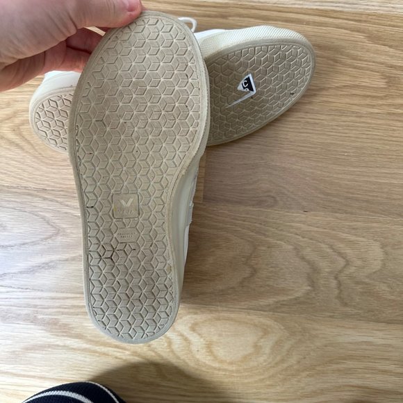 Veja Campo Sneaker in Extra White & Natural Suede